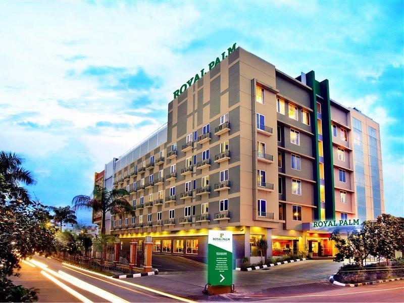 Royal Palm Hotel & Conference Center Cengkareng Jakarta Exteriör bild