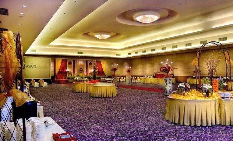 Royal Palm Hotel & Conference Center Cengkareng Jakarta Exteriör bild